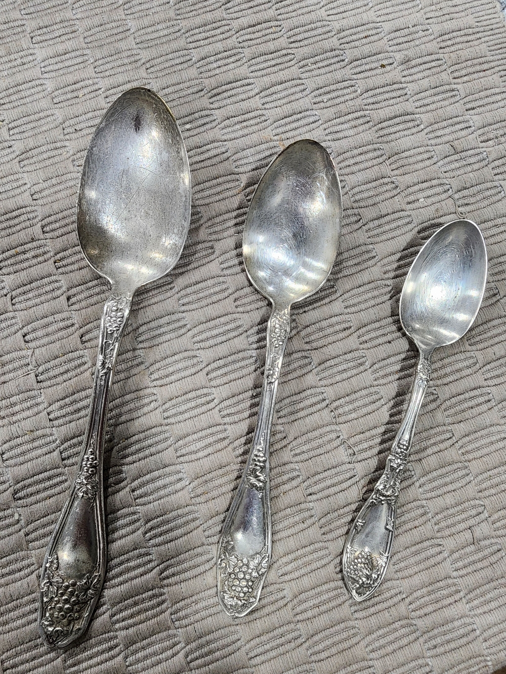 Vintage 1881 Wm A Rogers Silverplate Spoons Lot of 3 La Vigne Grape Pattern 1908